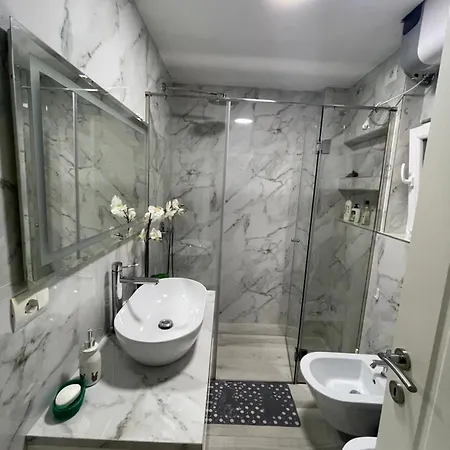 Modern Cozy Apartment, Close To Pazari I Ri, Self Check-in Free Wifi Appartement Tirana