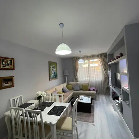 Modern Cozy Apartment, Close To Pazari I Ri, Self Check-in Free Wifi Appartement