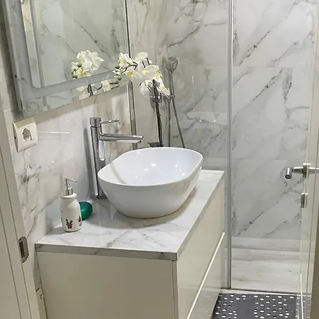 Modern Cozy Apartment, Close To Pazari I Ri, Self Check-in Free Wifi
