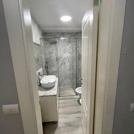 Modern Cozy Apartment, Close To Pazari I Ri, Self Check-in Free Wifi Appartement Tirana