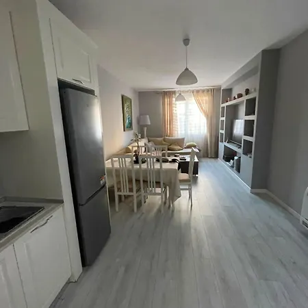 Appartement Modern Cozy Apartment, Close To Pazari I Ri, Self Check-in Free Wifi *